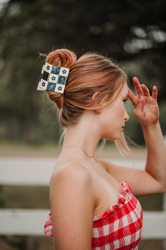 Daisy Patchwork Claw